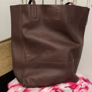 New w/ tags Sseko bucket bag in gorgeous mahogany